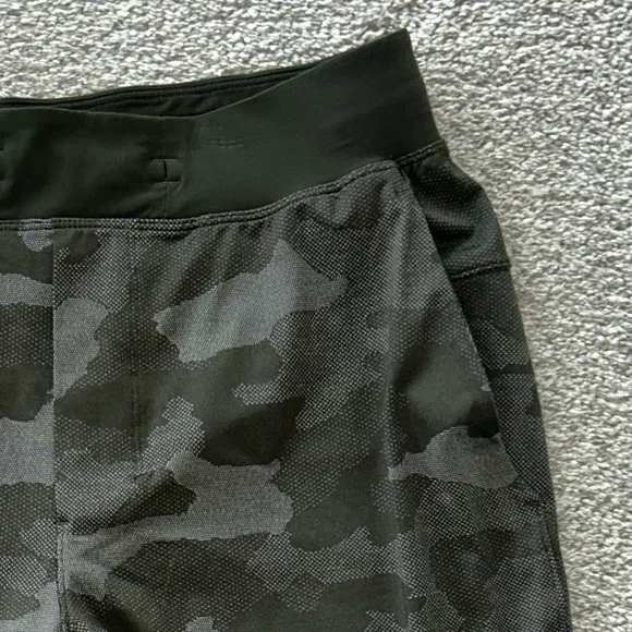 Men's Lululemon Camouflage Shorts - Picture 3 of 7
